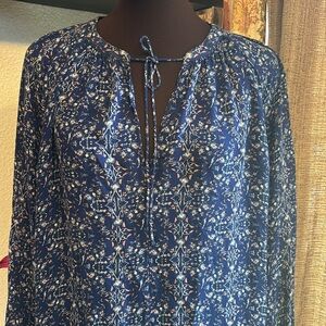 Lucky Brand tie front long sleeve blue/ pink and white floral blouse. Size L.